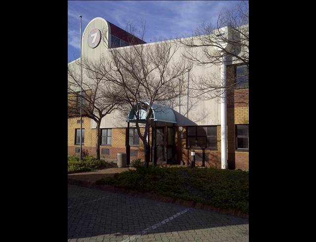 2,655M² FACTORY TO LET IN EPPING INDUSTRIAL